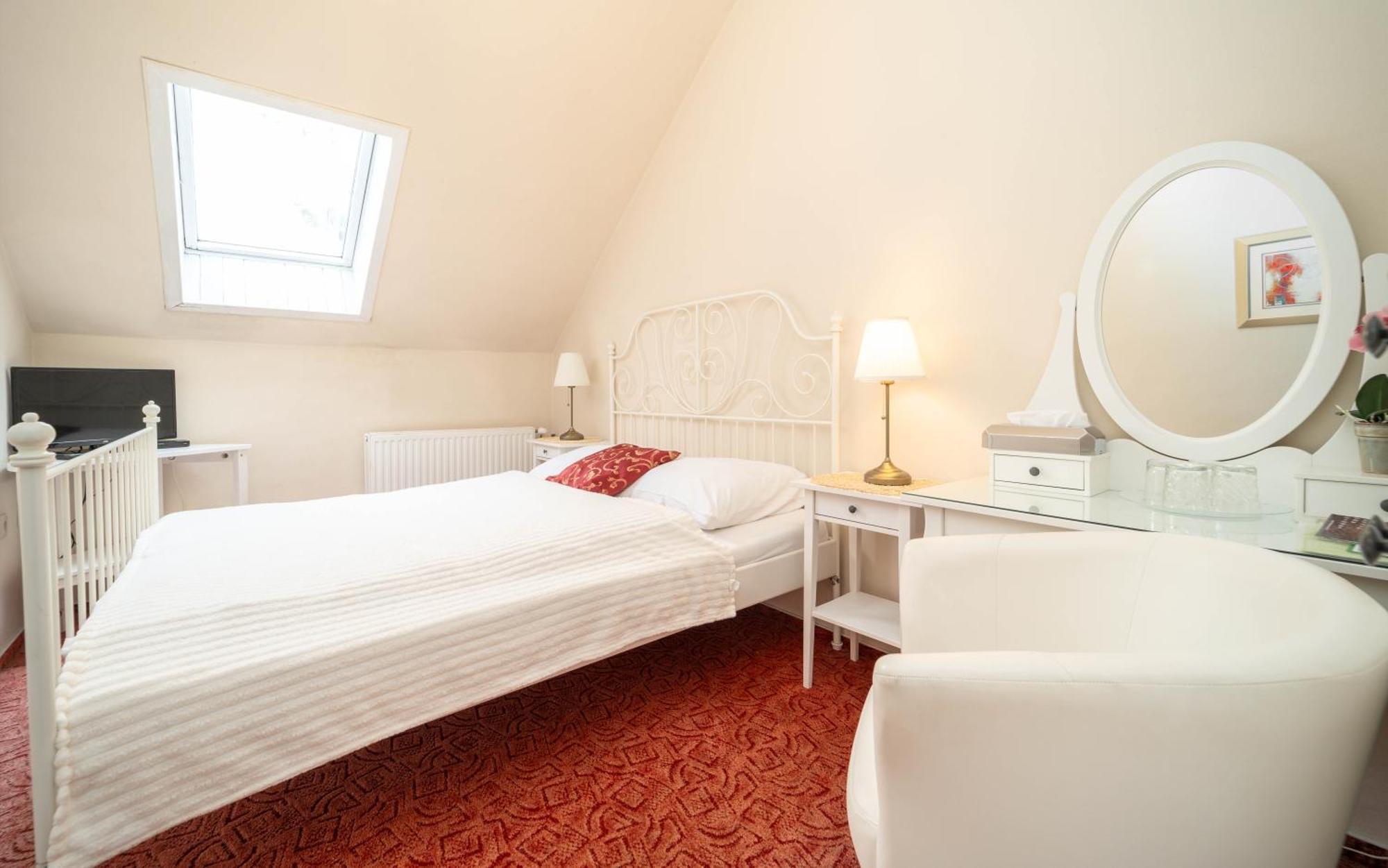 Hotel Na Skalkach Nový Jičín Buitenkant foto