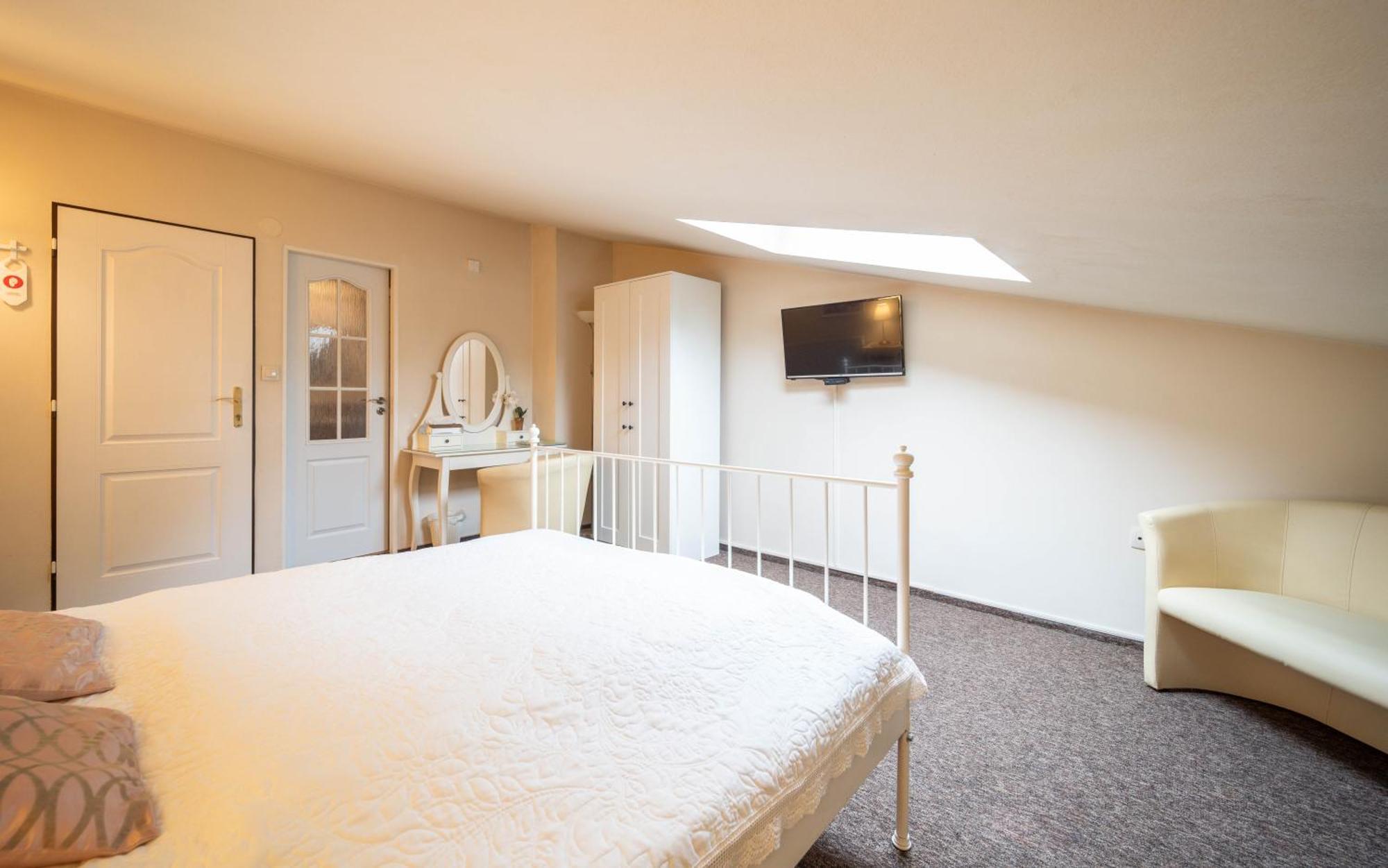 Hotel Na Skalkach Nový Jičín Buitenkant foto