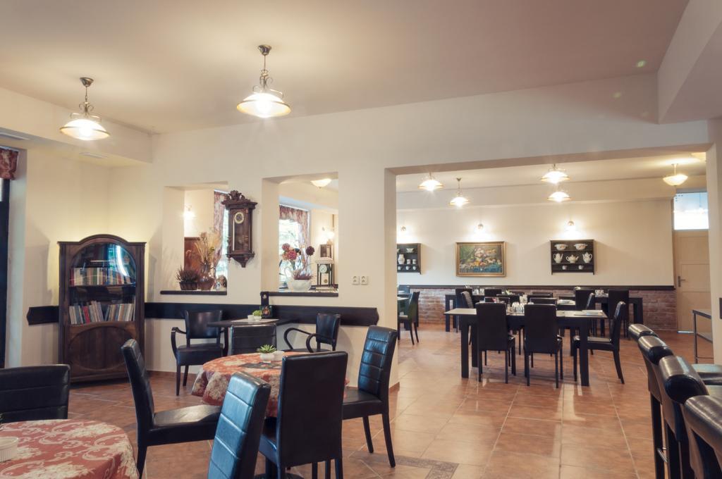Hotel Na Skalkach Nový Jičín Buitenkant foto